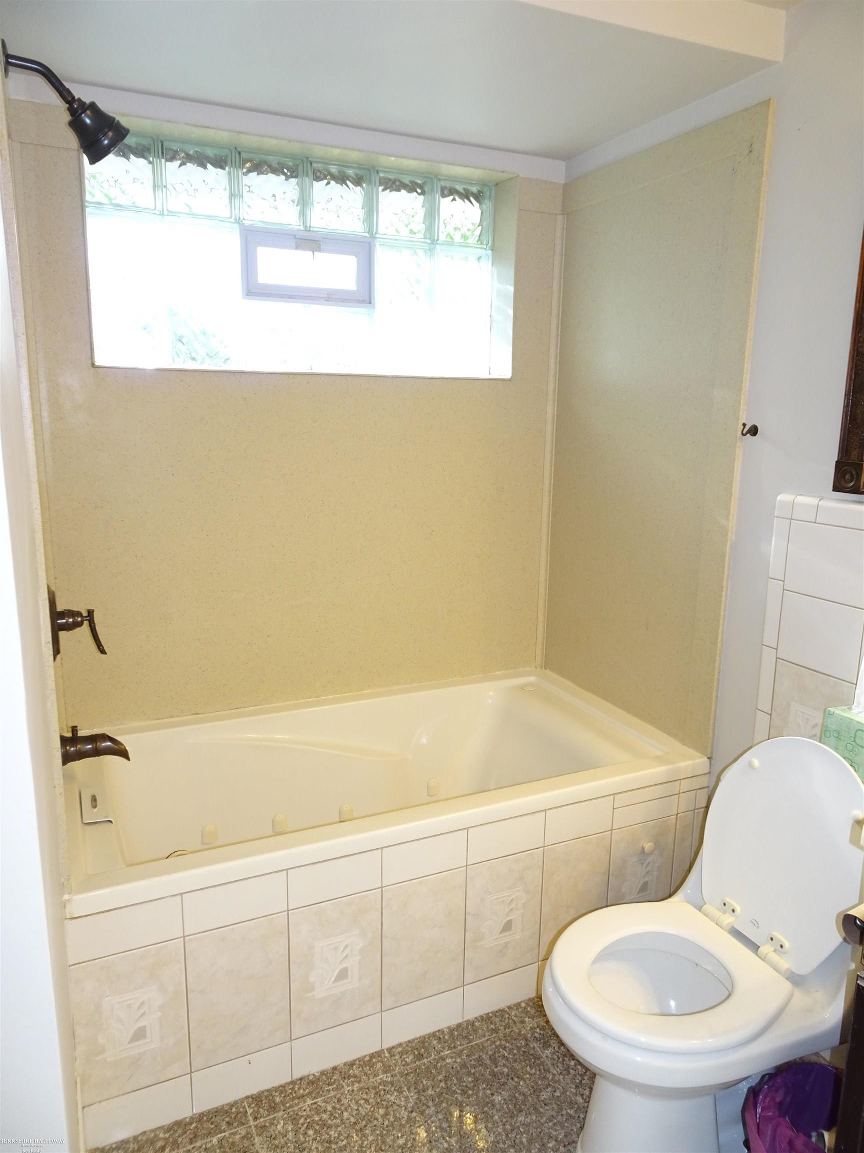 Fraser, Michigan 48026, United States, 4 Bedrooms Bedrooms, ,2 BathroomsBathrooms,Residential,Pending,137049