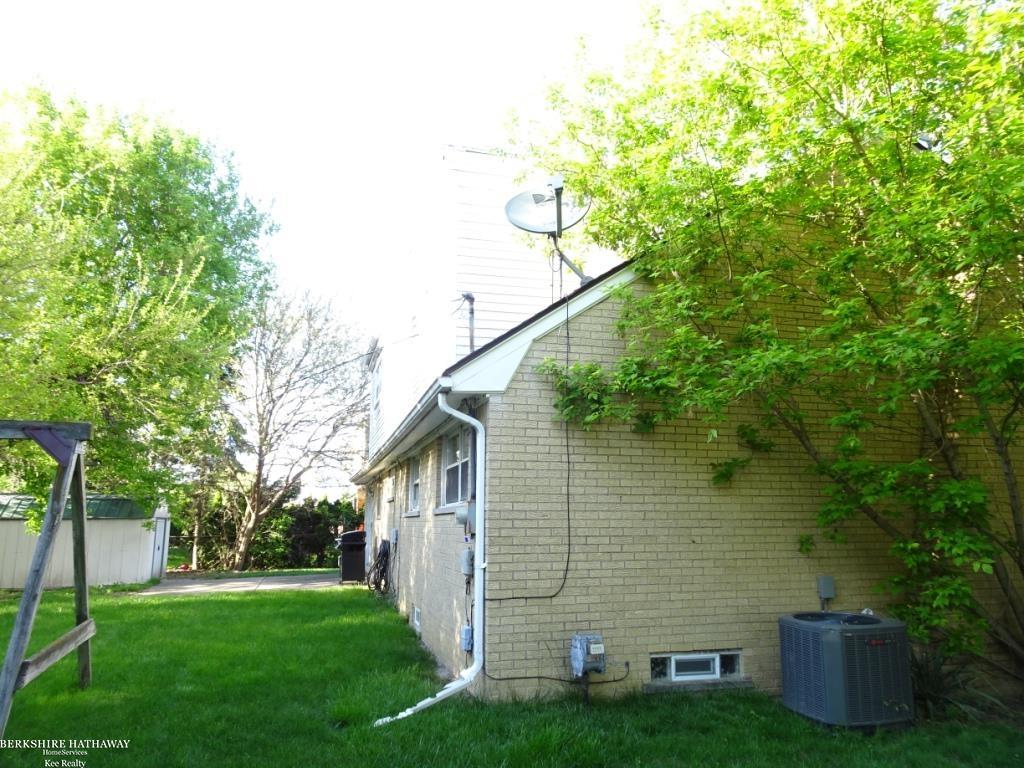 Fraser, Michigan 48026, United States, 4 Bedrooms Bedrooms, ,2 BathroomsBathrooms,Residential,Pending,137049