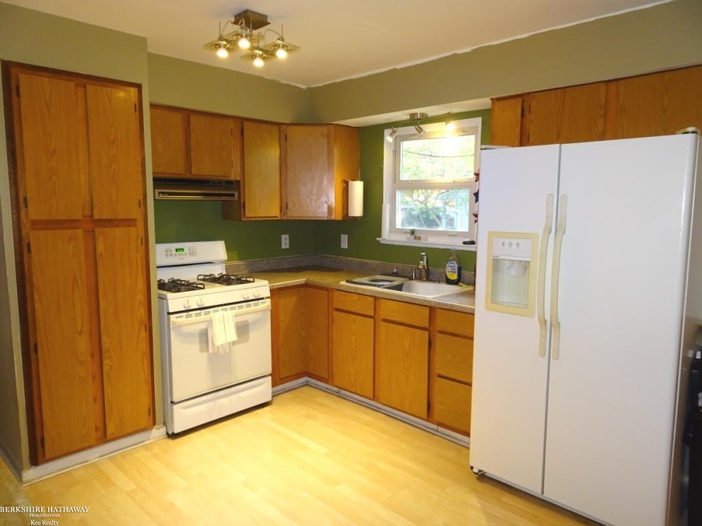 Fraser, Michigan 48026, United States, 4 Bedrooms Bedrooms, ,2 BathroomsBathrooms,Residential,Pending,137049