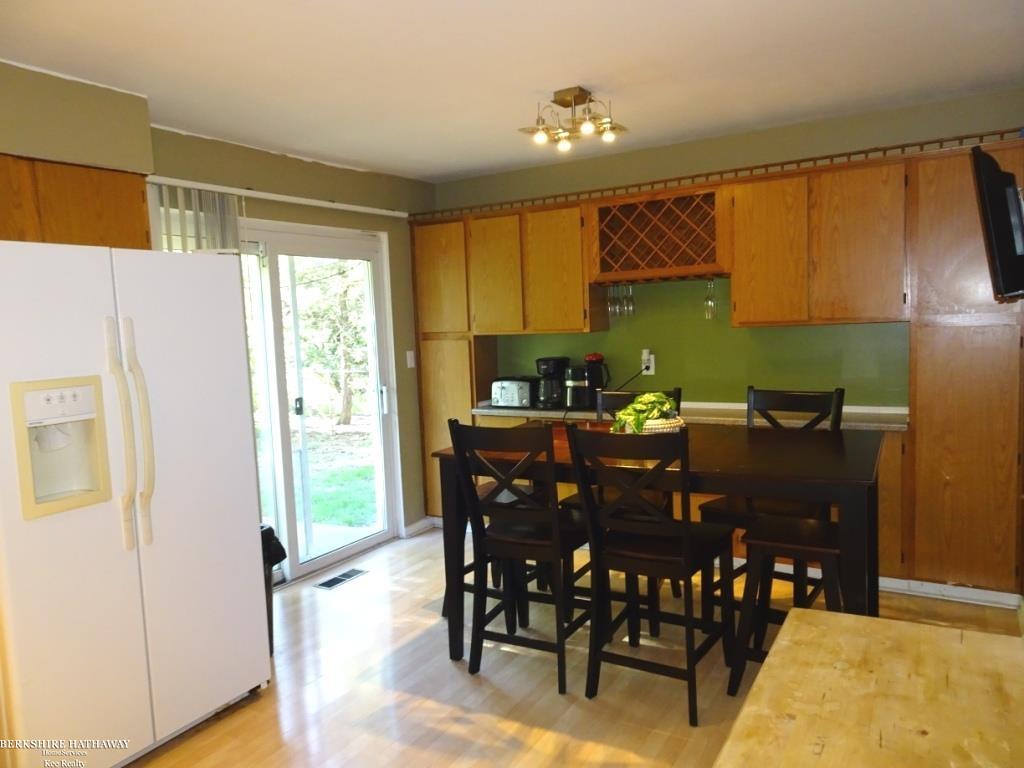 Fraser, Michigan 48026, United States, 4 Bedrooms Bedrooms, ,2 BathroomsBathrooms,Residential,Pending,137049