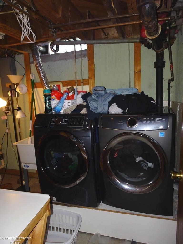 Fraser, Michigan 48026, United States, 4 Bedrooms Bedrooms, ,2 BathroomsBathrooms,Residential,Pending,137049