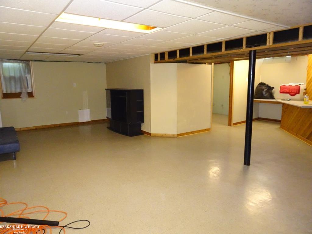 Fraser, Michigan 48026, United States, 4 Bedrooms Bedrooms, ,2 BathroomsBathrooms,Residential,Pending,137049