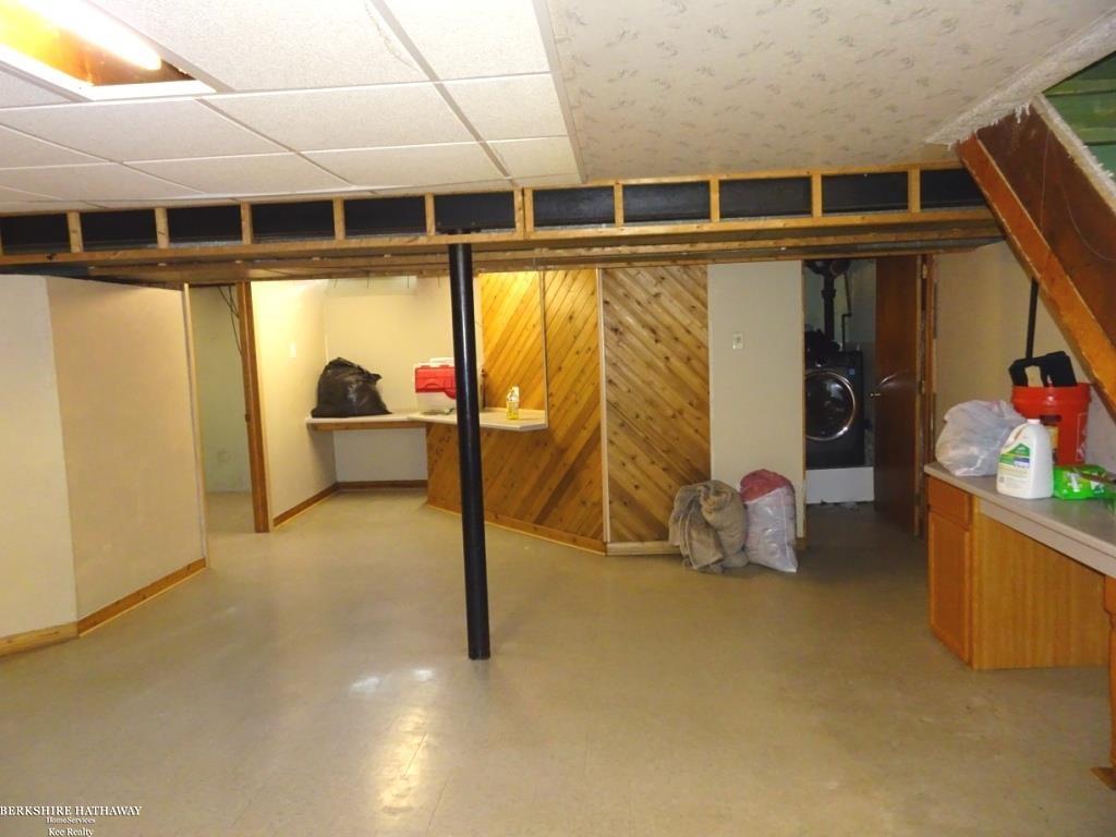 Fraser, Michigan 48026, United States, 4 Bedrooms Bedrooms, ,2 BathroomsBathrooms,Residential,Pending,137049