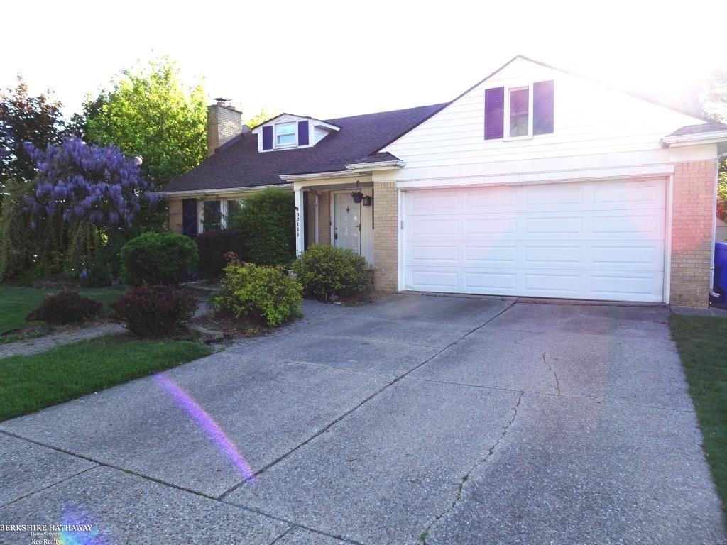 Fraser, Michigan 48026, United States, 4 Bedrooms Bedrooms, ,2 BathroomsBathrooms,Residential,Pending,137049