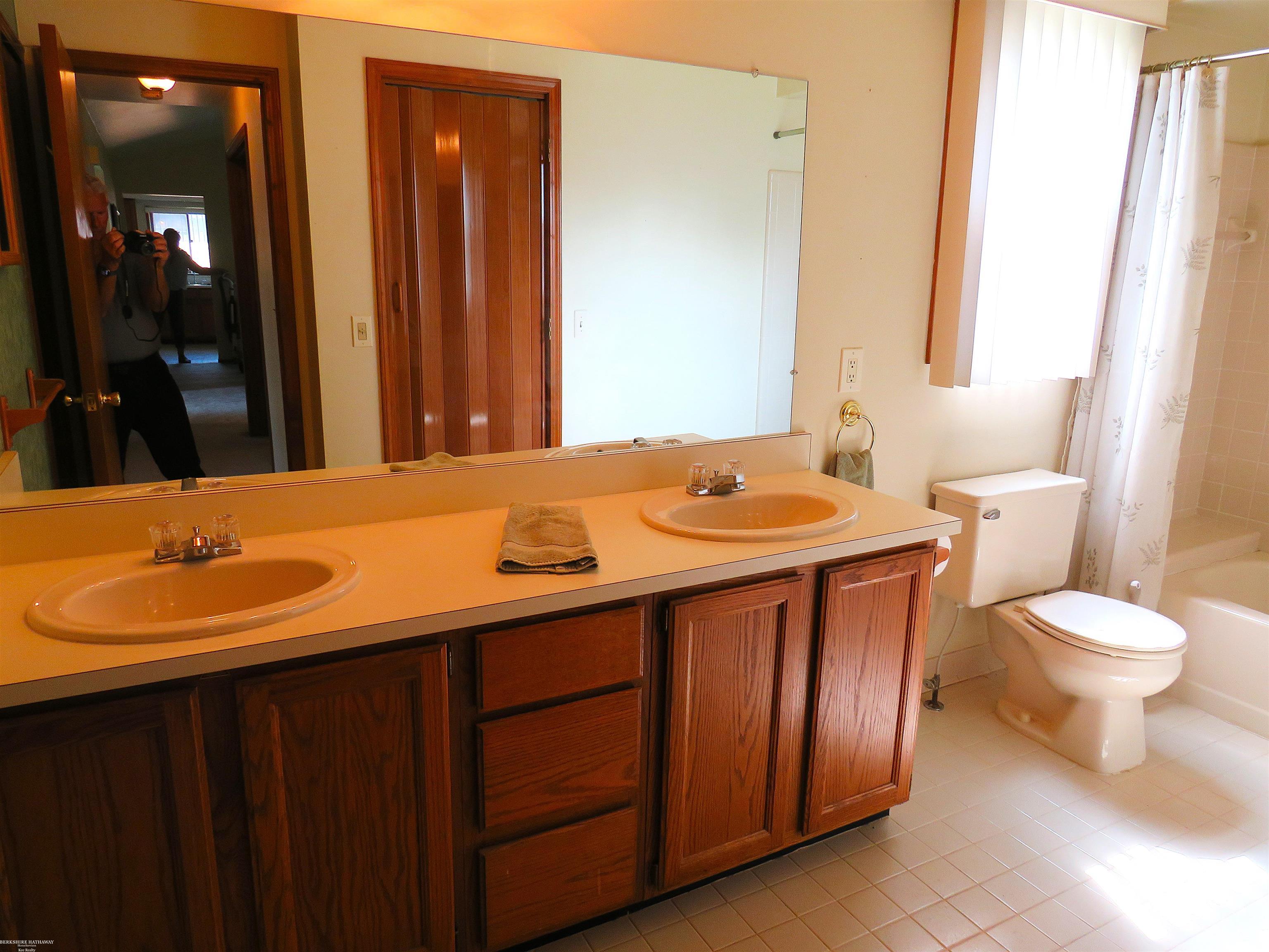 Warren, Michigan 48092, United States, 3 Bedrooms Bedrooms, ,2 BathroomsBathrooms,Residential,Pending,148683