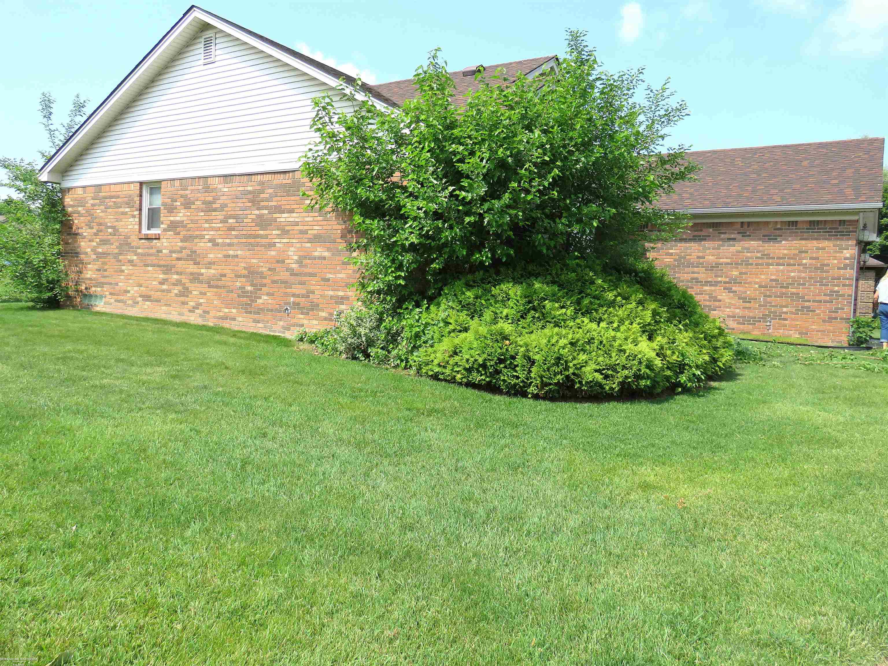 Warren, Michigan 48092, United States, 3 Bedrooms Bedrooms, ,2 BathroomsBathrooms,Residential,Pending,148683