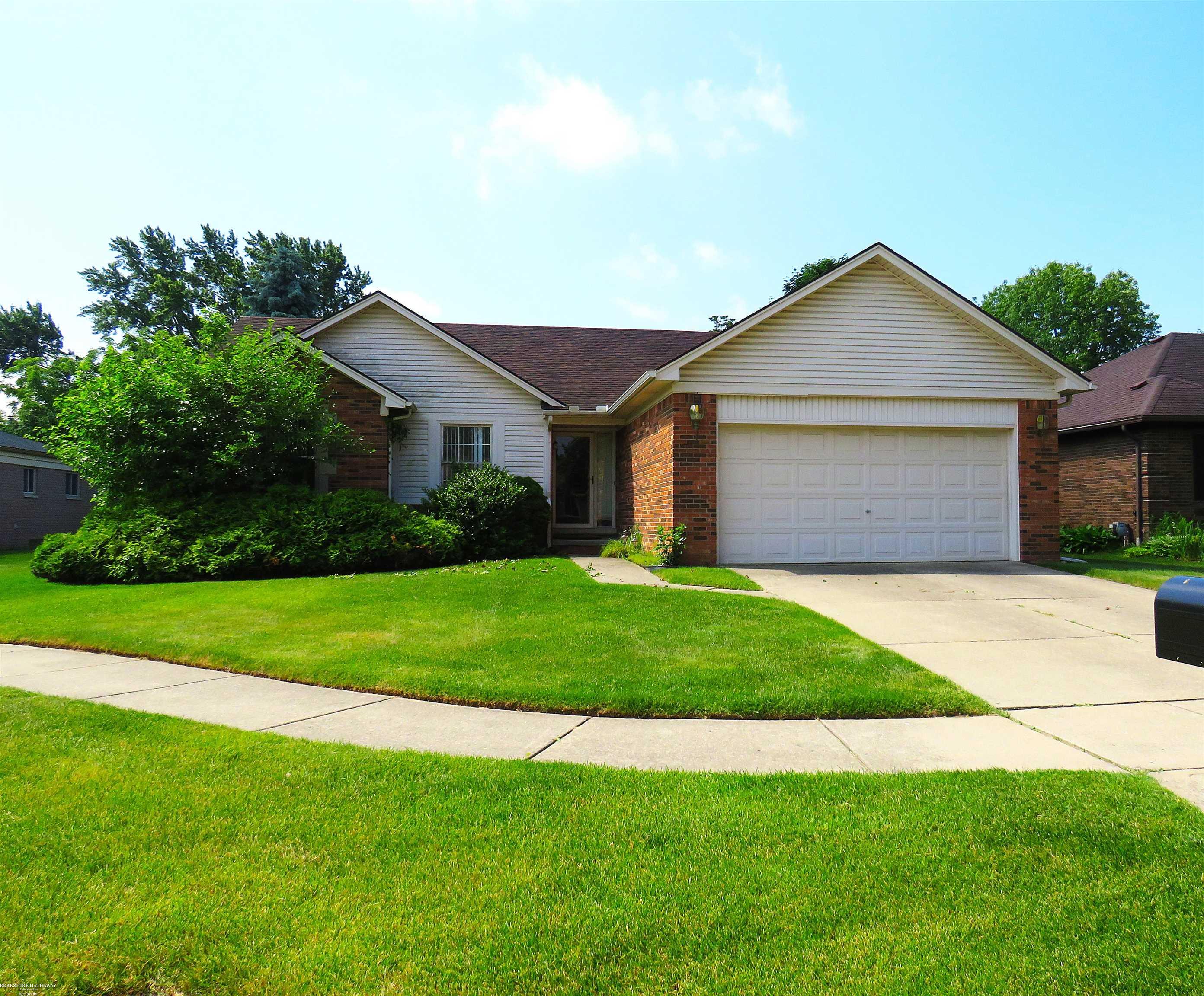 Warren, Michigan 48092, United States, 3 Bedrooms Bedrooms, ,2 BathroomsBathrooms,Residential,Pending,148683