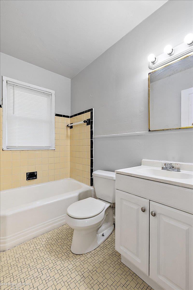 Detroit, Michigan 48224, United States, 3 Bedrooms Bedrooms, ,1 BathroomBathrooms,Residential,Active,227194