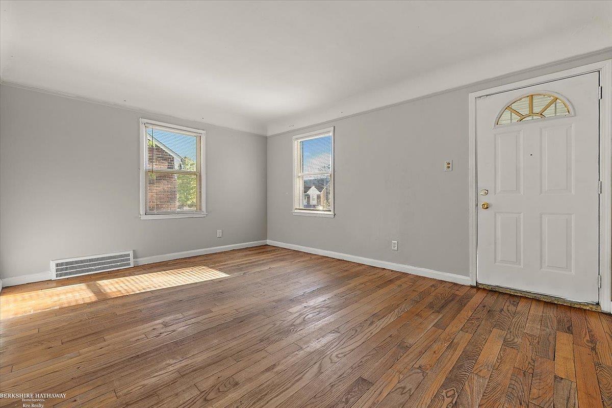 Detroit, Michigan 48224, United States, 3 Bedrooms Bedrooms, ,1 BathroomBathrooms,Residential,Active,227194