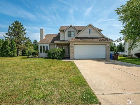 Photo of 2960 E Country Lane, Monroe, MI 48162 (MLS # 50210910)