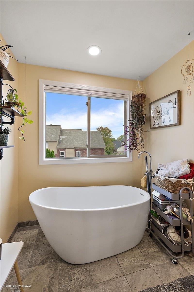 Harrison Twp, Michigan 48045, United States, 4 Bedrooms Bedrooms, ,3 BathroomsBathrooms,Residential,Active,213699