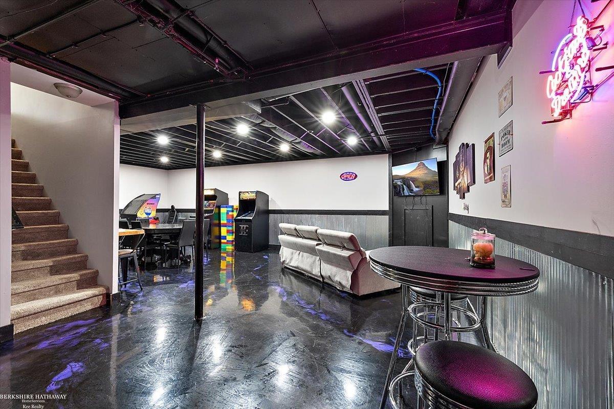 Harrison Twp, Michigan 48045, United States, 4 Bedrooms Bedrooms, ,3 BathroomsBathrooms,Residential,Active,213699