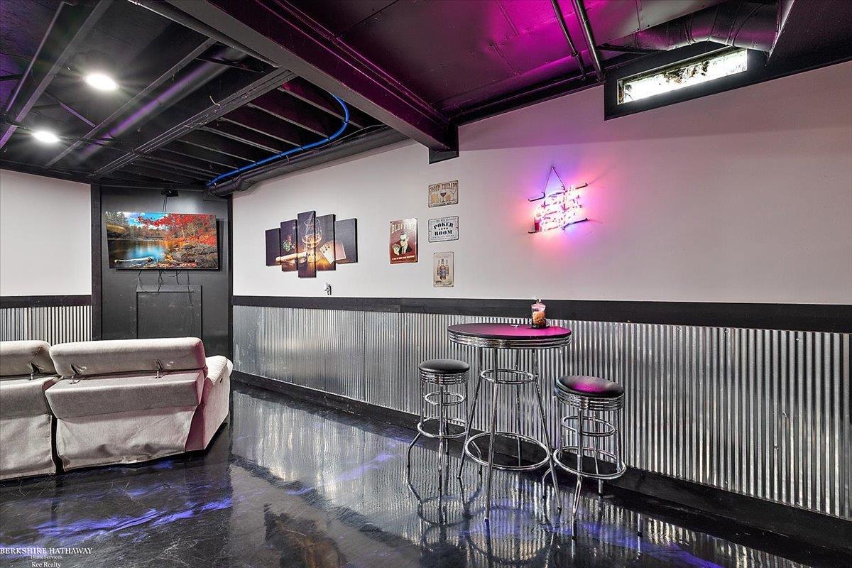 Harrison Twp, Michigan 48045, United States, 4 Bedrooms Bedrooms, ,3 BathroomsBathrooms,Residential,Active,213699