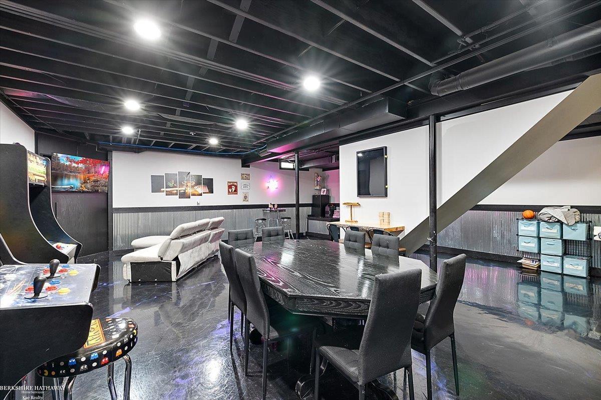 Harrison Twp, Michigan 48045, United States, 4 Bedrooms Bedrooms, ,3 BathroomsBathrooms,Residential,Active,213699