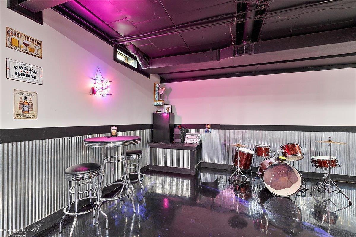 Harrison Twp, Michigan 48045, United States, 4 Bedrooms Bedrooms, ,3 BathroomsBathrooms,Residential,Active,213699