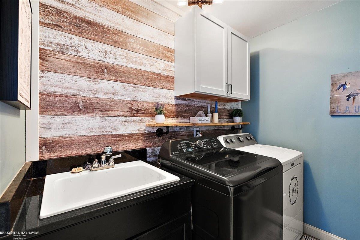 Harrison Twp, Michigan 48045, United States, 4 Bedrooms Bedrooms, ,3 BathroomsBathrooms,Residential,Active,213699