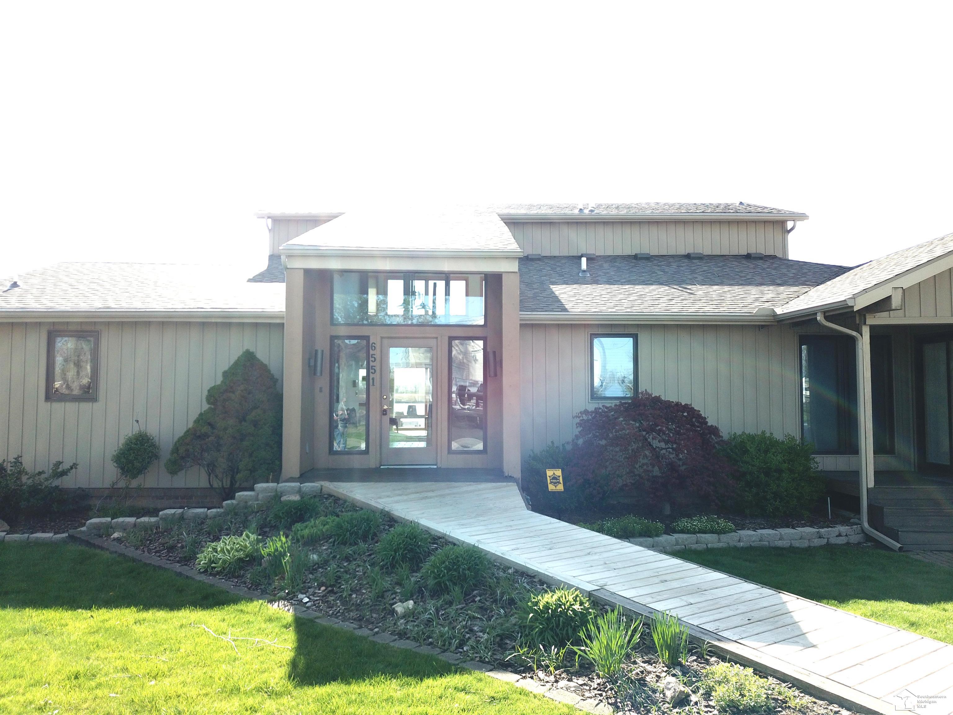 6551 edgewater Drive