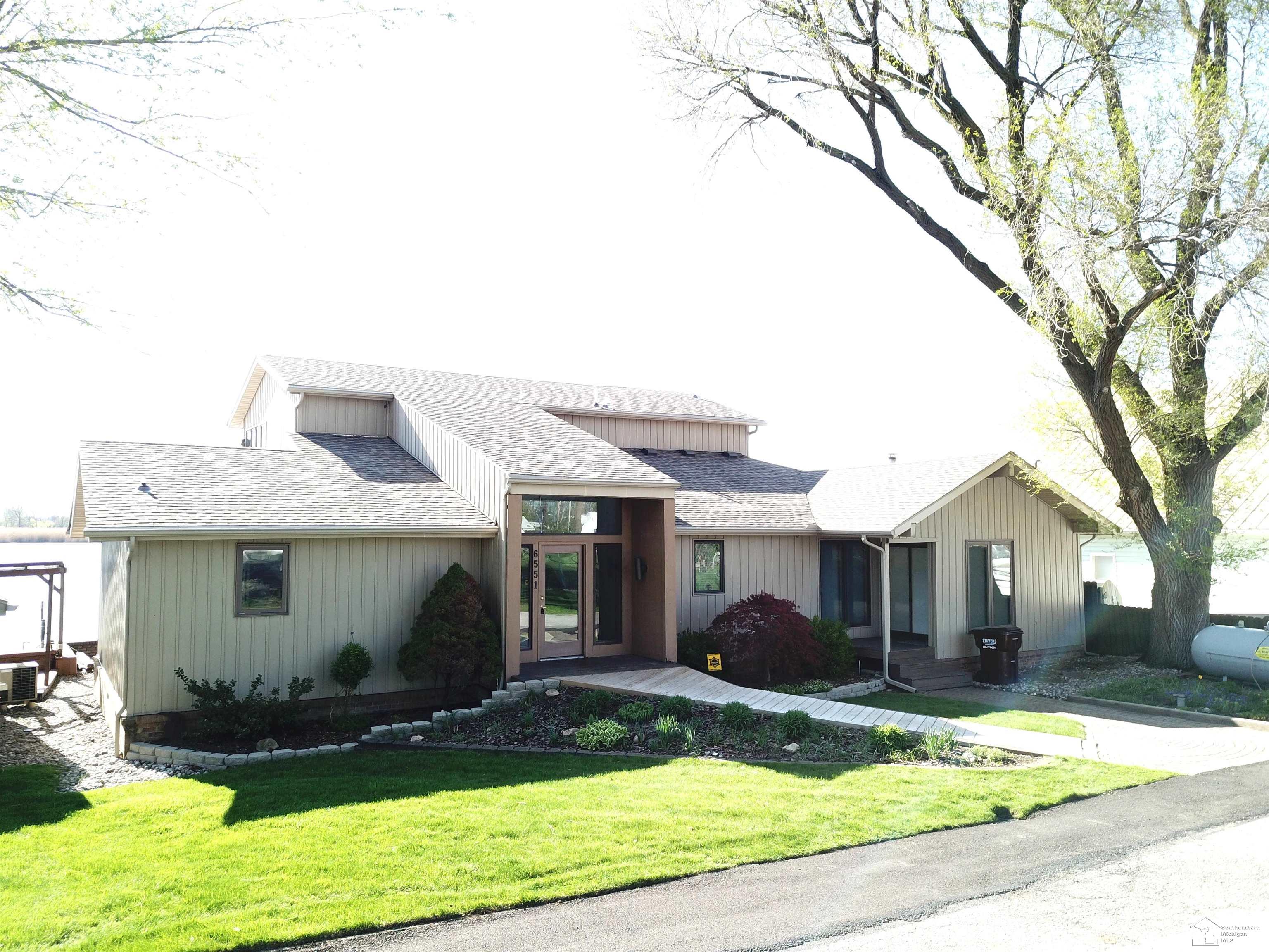 6551 edgewater Drive