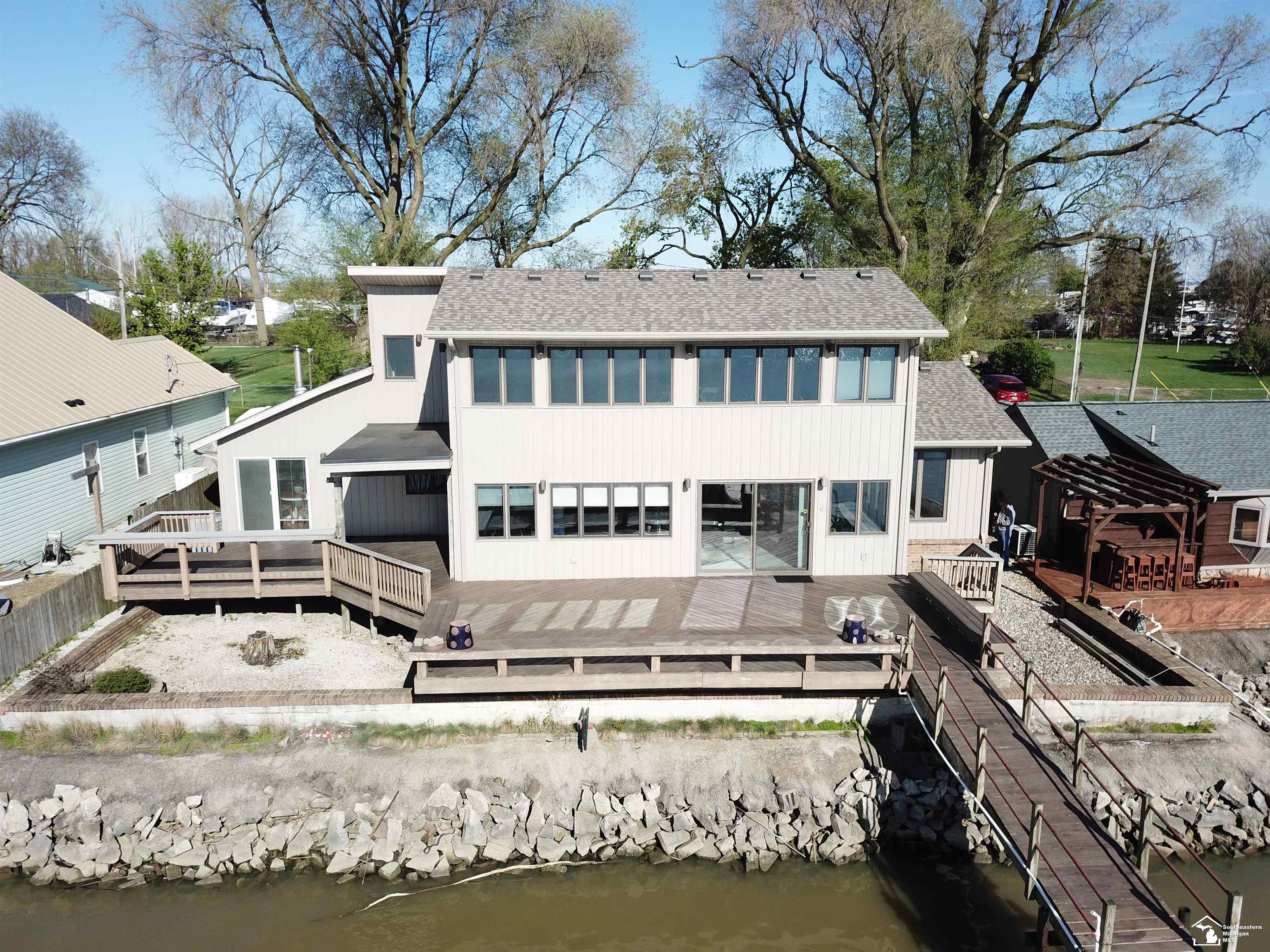 6551 edgewater Drive