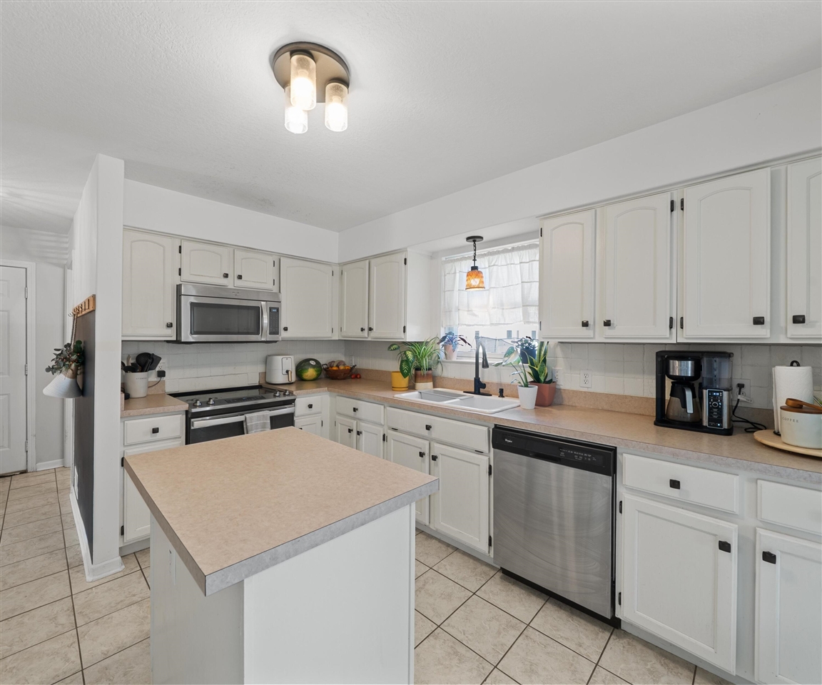 14392 Canterberry