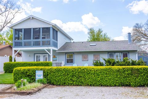 Photo of 316 N Berrien Street, New Buffalo, MI 49117 (MLS # 70527638)