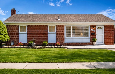 Photo of 8544 Kinloch Street, Dearborn Heights, MI 48127 (MLS # 70558406)