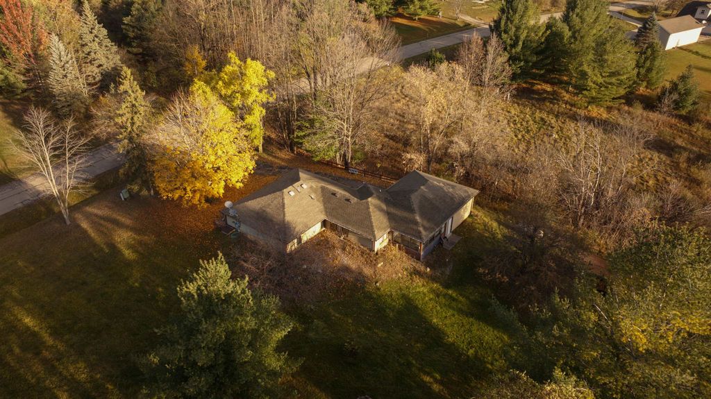 Photo of 5450 Wellington Road, Gladwin, MI 48624 (MLS # 50193828)