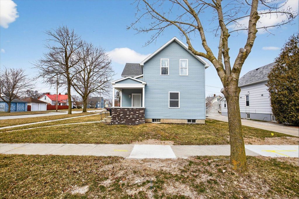 Photo of 722 S Van Buren Street, Bay City, MI 48708 (MLS # 50201915)