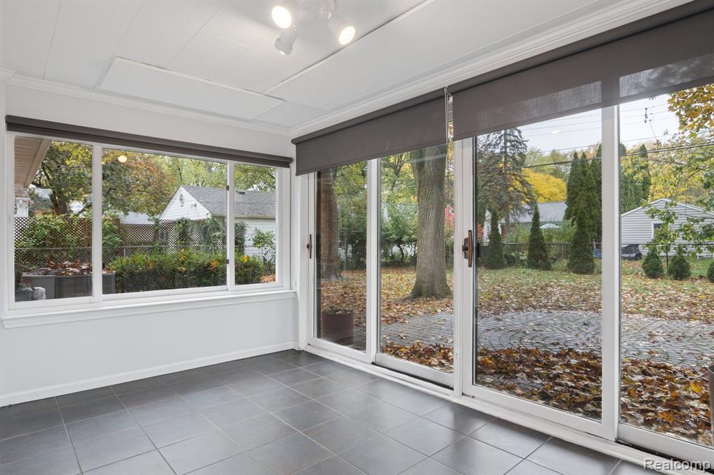 Beverly Hills, Michigan 48025, United States, 3 Bedrooms Bedrooms, ,2 BathroomsBathrooms,Residential,Active,233671