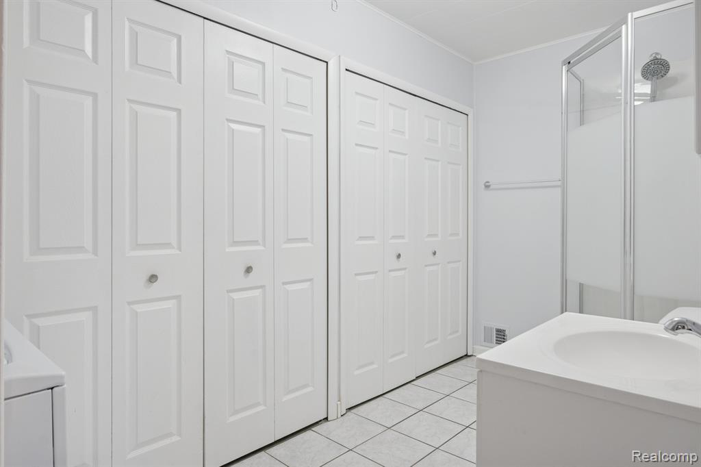 Beverly Hills, Michigan 48025, United States, 3 Bedrooms Bedrooms, ,2 BathroomsBathrooms,Residential,Active,233671