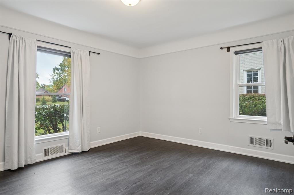 Beverly Hills, Michigan 48025, United States, 3 Bedrooms Bedrooms, ,2 BathroomsBathrooms,Residential,Active,233671