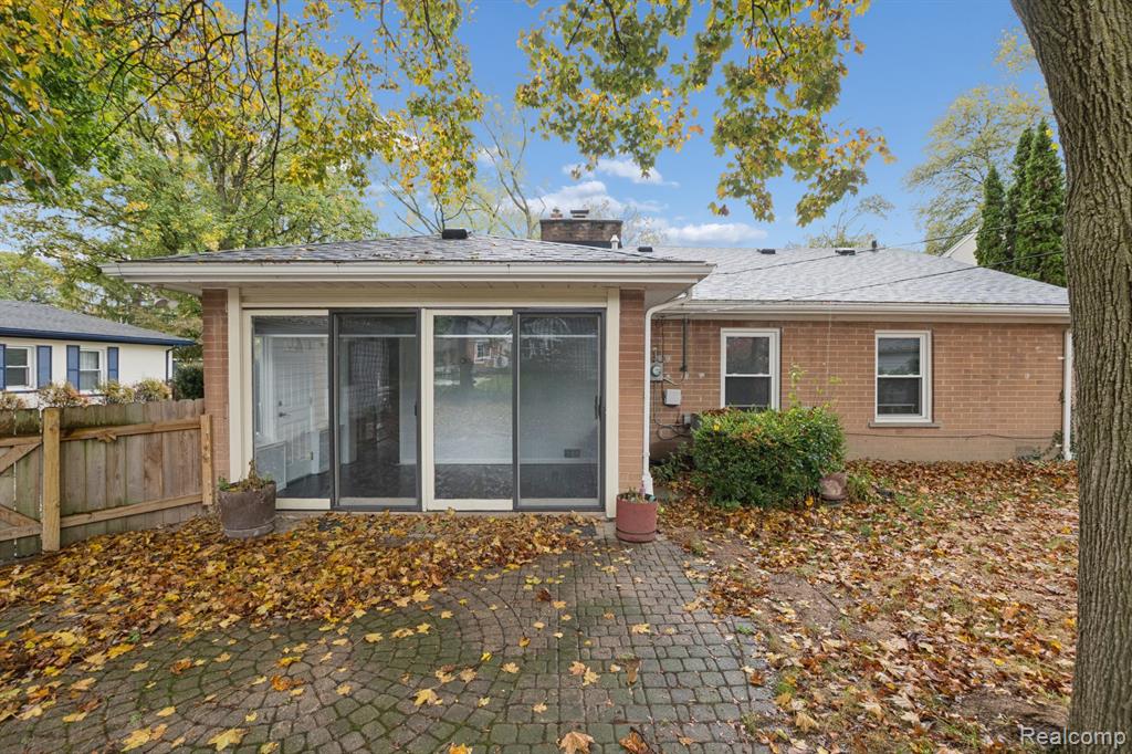 Beverly Hills, Michigan 48025, United States, 3 Bedrooms Bedrooms, ,2 BathroomsBathrooms,Residential,Active,233671