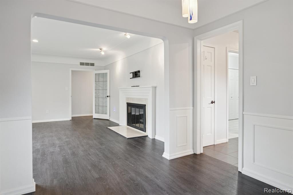 Beverly Hills, Michigan 48025, United States, 3 Bedrooms Bedrooms, ,2 BathroomsBathrooms,Residential,Active,233671