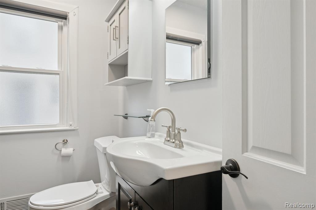 Beverly Hills, Michigan 48025, United States, 3 Bedrooms Bedrooms, ,2 BathroomsBathrooms,Residential,Active,233671