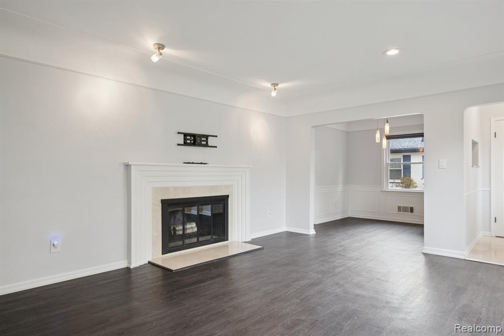 Beverly Hills, Michigan 48025, United States, 3 Bedrooms Bedrooms, ,2 BathroomsBathrooms,Residential,Active,233671