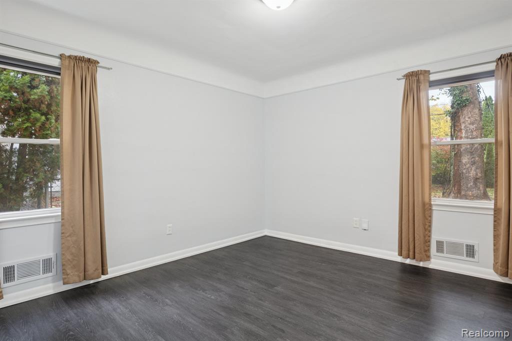 Beverly Hills, Michigan 48025, United States, 3 Bedrooms Bedrooms, ,2 BathroomsBathrooms,Residential,Active,233671