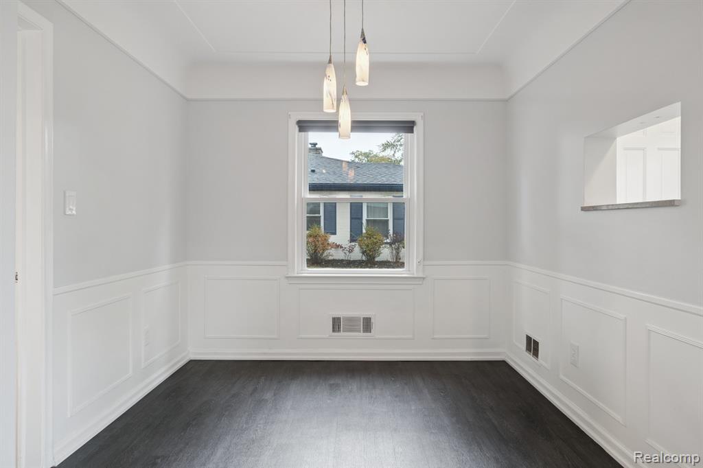 Beverly Hills, Michigan 48025, United States, 3 Bedrooms Bedrooms, ,2 BathroomsBathrooms,Residential,Active,233671