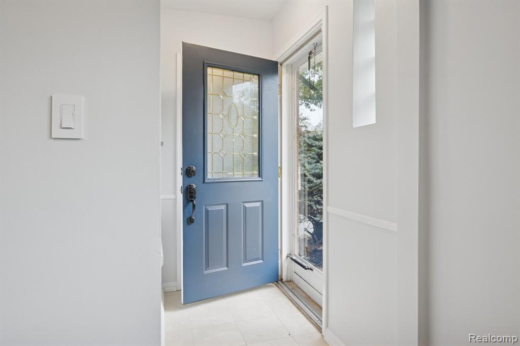 Beverly Hills, Michigan 48025, United States, 3 Bedrooms Bedrooms, ,2 BathroomsBathrooms,Residential,Active,233671