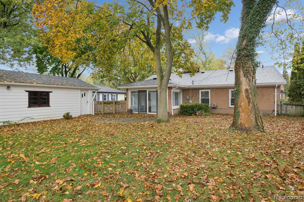 Beverly Hills, Michigan 48025, United States, 3 Bedrooms Bedrooms, ,2 BathroomsBathrooms,Residential,Active,233671