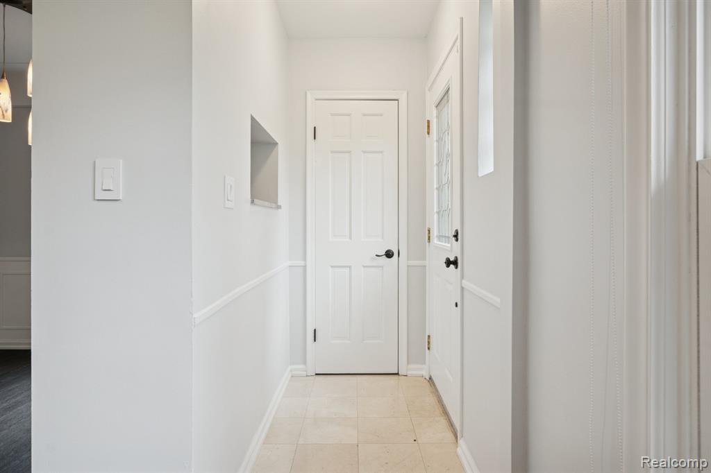 Beverly Hills, Michigan 48025, United States, 3 Bedrooms Bedrooms, ,2 BathroomsBathrooms,Residential,Active,233671