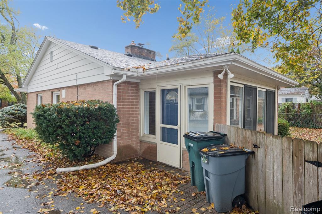 Beverly Hills, Michigan 48025, United States, 3 Bedrooms Bedrooms, ,2 BathroomsBathrooms,Residential,Active,233671