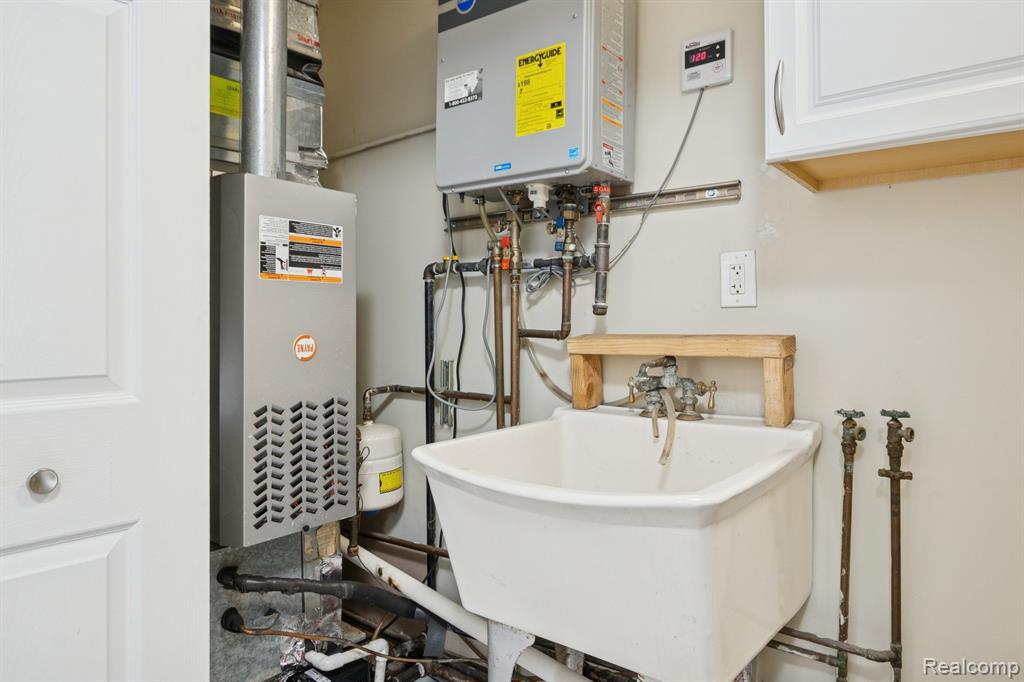 Beverly Hills, Michigan 48025, United States, 3 Bedrooms Bedrooms, ,2 BathroomsBathrooms,Residential,Active,233671