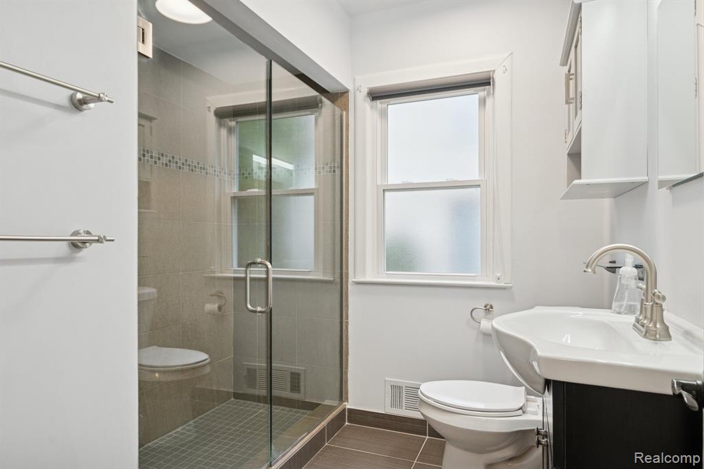 Beverly Hills, Michigan 48025, United States, 3 Bedrooms Bedrooms, ,2 BathroomsBathrooms,Residential,Active,233671