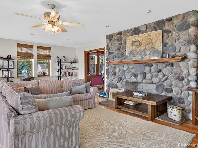 3008 Lakeshore Drive