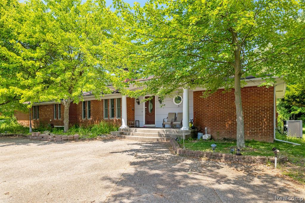 Rochester Hills, Michigan 48309, United States, 4 Bedrooms Bedrooms, ,3 BathroomsBathrooms,Residential,Active,192832