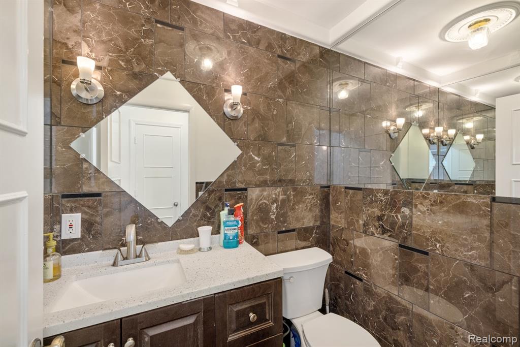 Rochester Hills, Michigan 48309, United States, 4 Bedrooms Bedrooms, ,3 BathroomsBathrooms,Residential,Active,192832