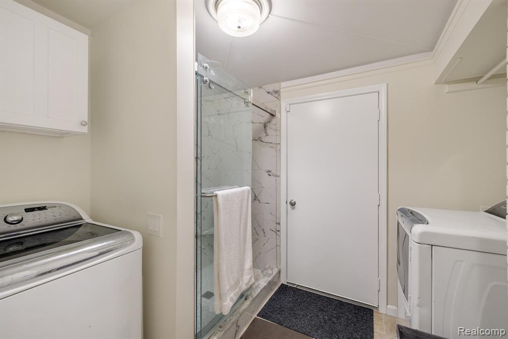 Rochester Hills, Michigan 48309, United States, 4 Bedrooms Bedrooms, ,3 BathroomsBathrooms,Residential,Active,192832