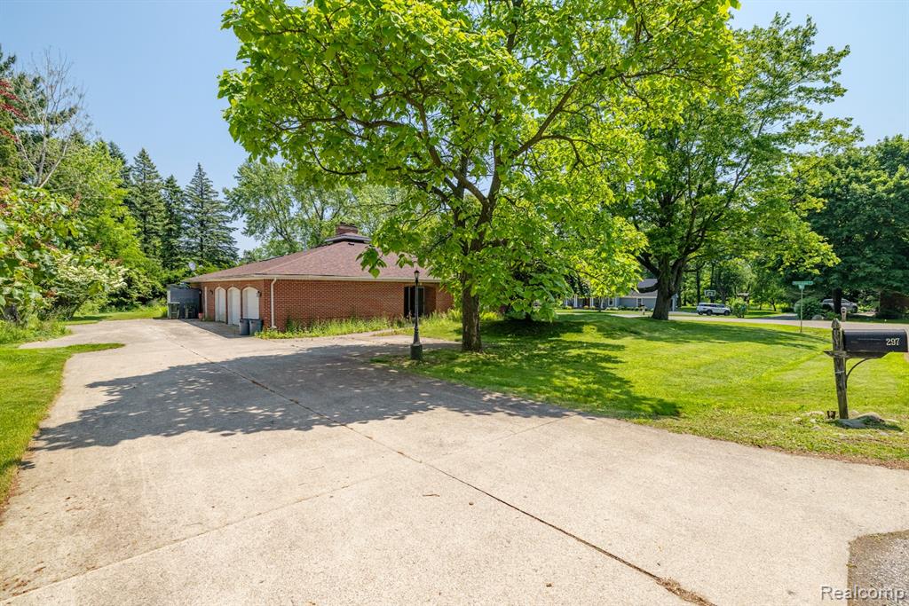 Rochester Hills, Michigan 48309, United States, 4 Bedrooms Bedrooms, ,3 BathroomsBathrooms,Residential,Active,192832