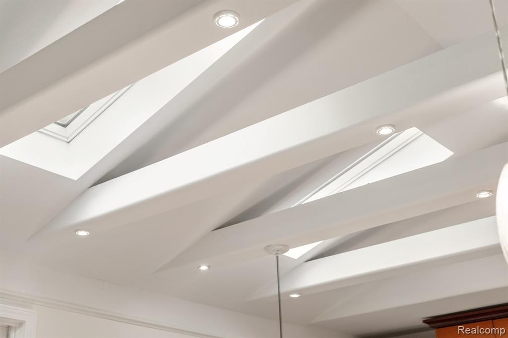 Rochester Hills, Michigan 48309, United States, 4 Bedrooms Bedrooms, ,3 BathroomsBathrooms,Residential,Active,192832