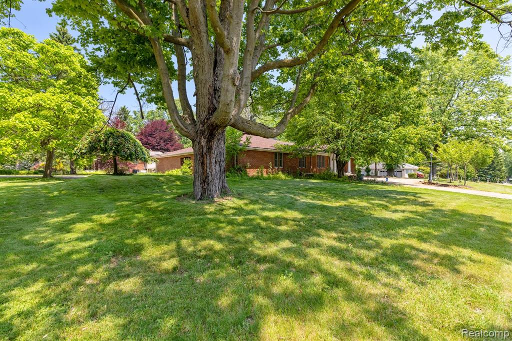 Rochester Hills, Michigan 48309, United States, 4 Bedrooms Bedrooms, ,3 BathroomsBathrooms,Residential,Active,192832